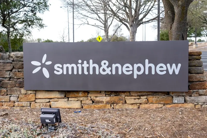 Smith & Nephew logo