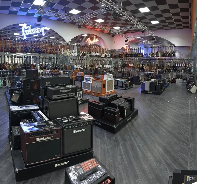 G4M guitar showroom