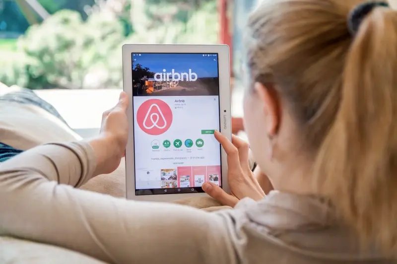 Airbnb jumps 14% on strong Q4 earnings and expansion plans featured picture