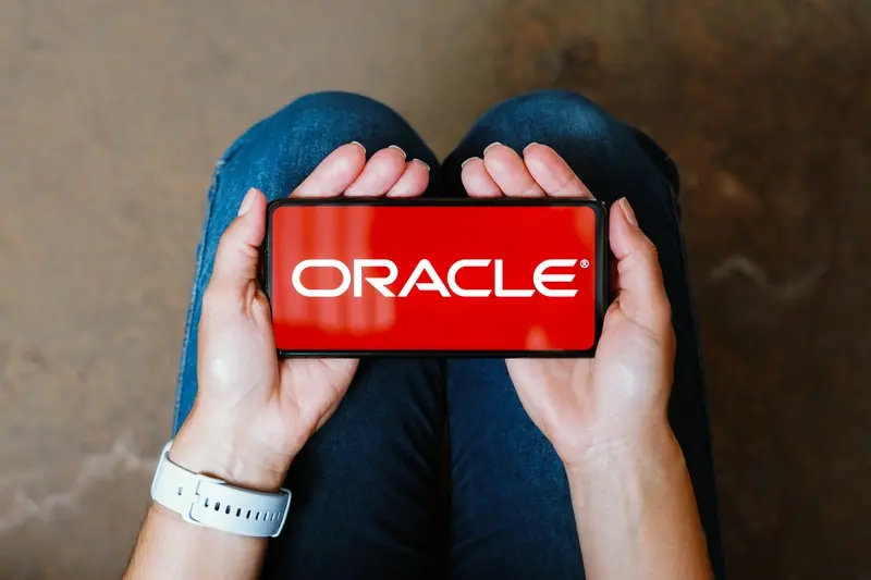 Oracle smartphone app in user's hands