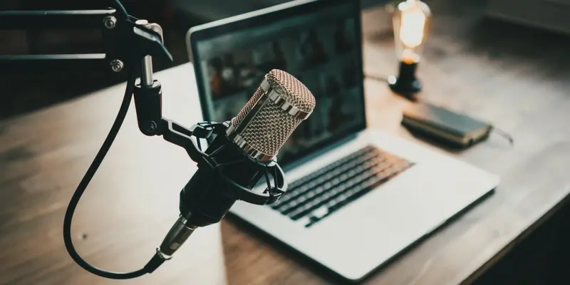 podcast microphone and home studio set up