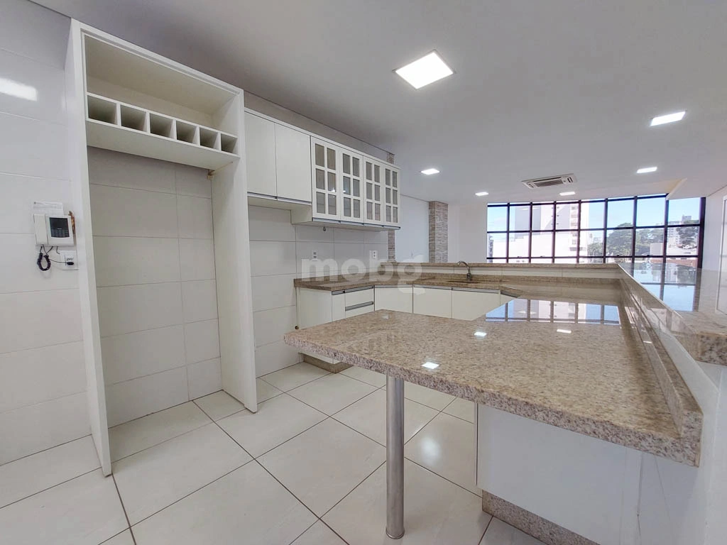 Apartamento para alugar com 3 quartos