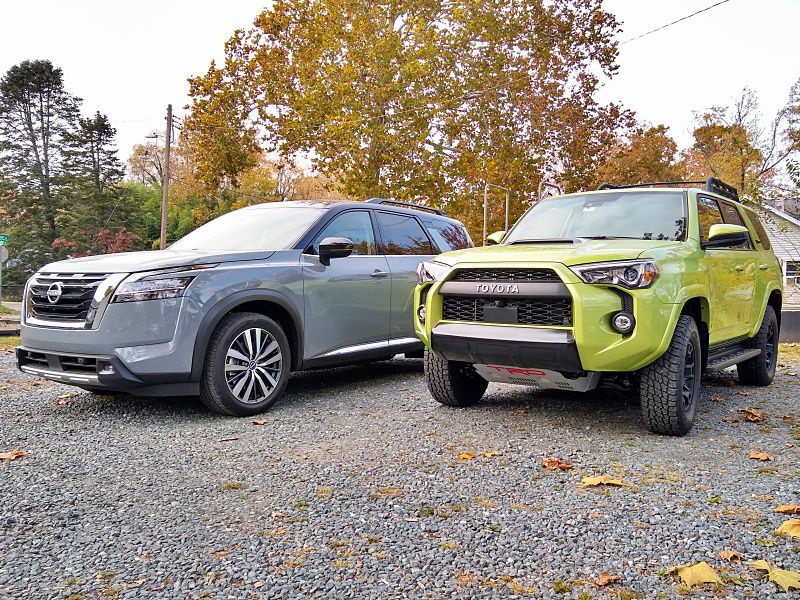 2022 Nissan Pathfinder and 2022 Toyota 4Runner ・  Photo by Brady Holt