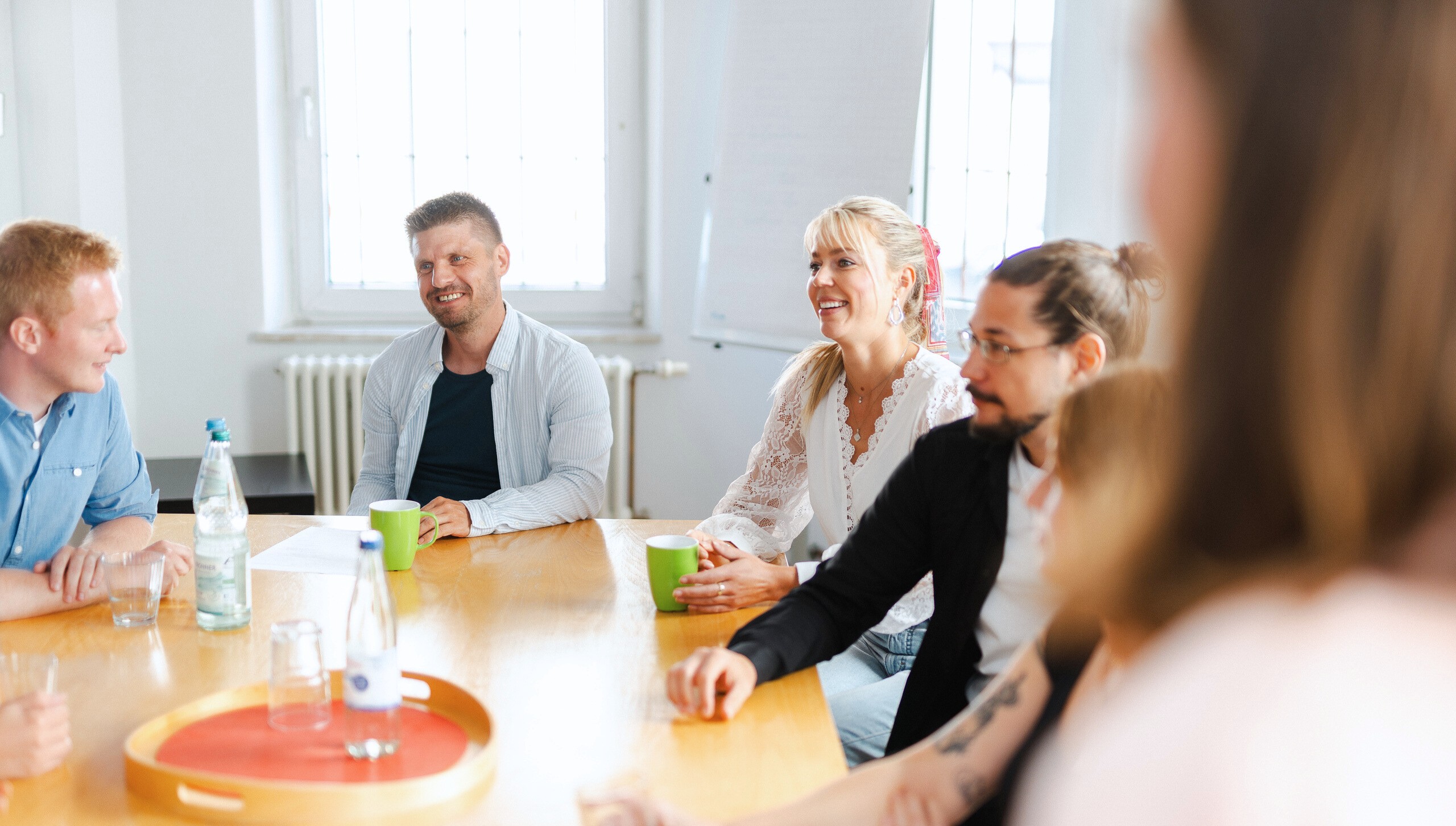 Harmonische Atmosphäre bei den advise Kolleg:innen im Meetingraum