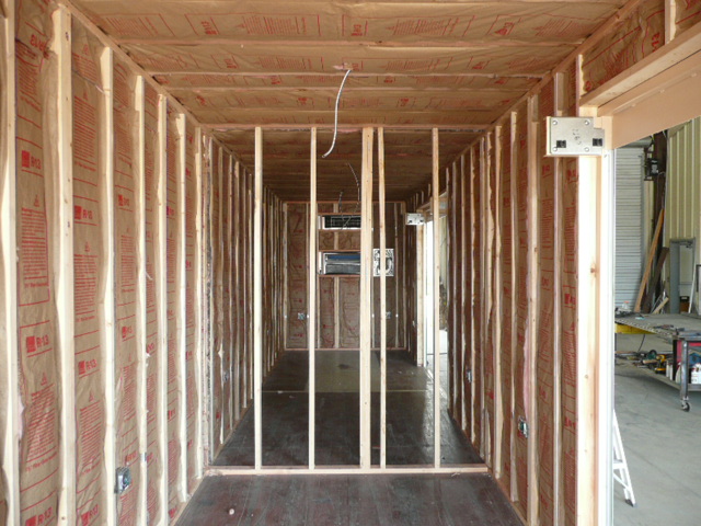 What Are Insulated Shipping Containers?