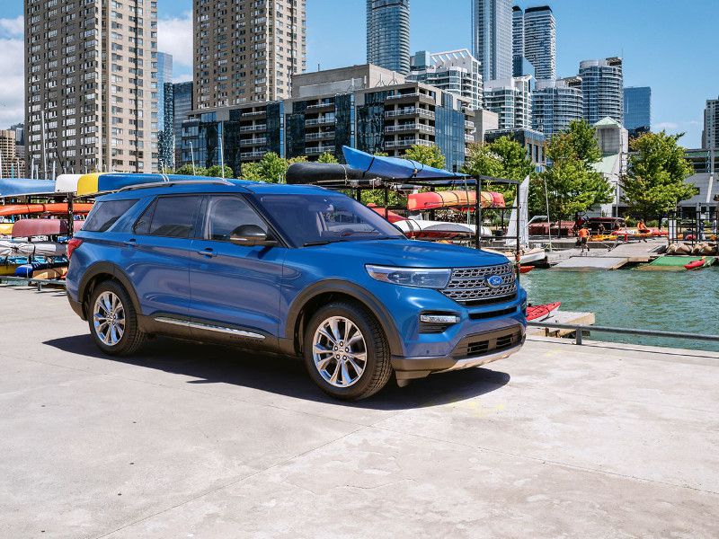 2020 Ford Explorer blue parked ・  Photo by Ford 