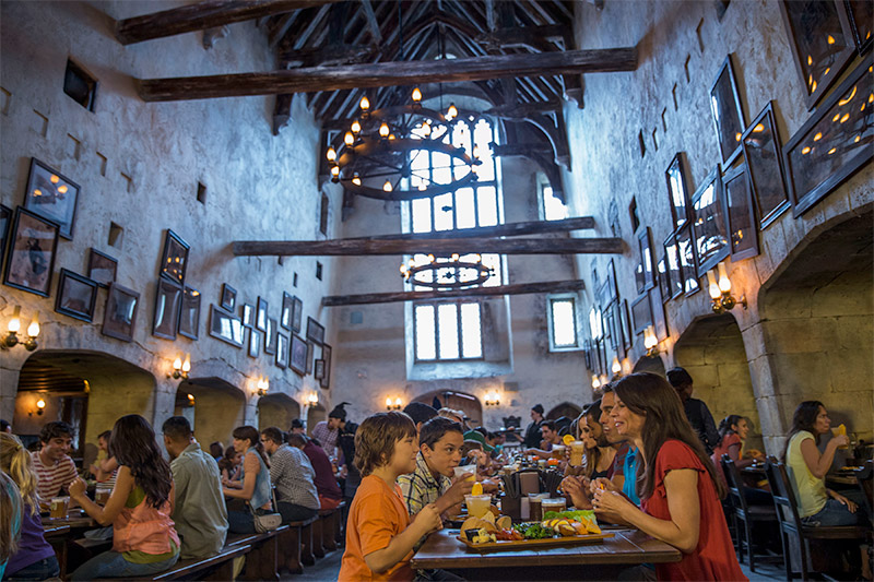 The Wizarding World of Harry Potter – Diagon Alley – Leaky Cauldron