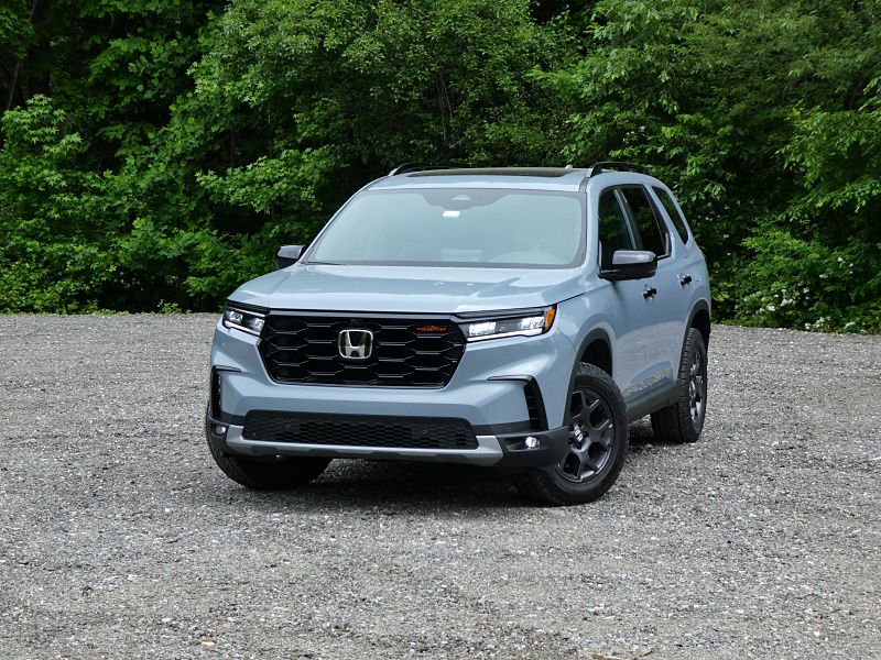 2023 Honda Pilot TrailSport ・  Photo by Brady Holt