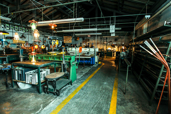 Ambiente da fábrica preparado para a festa