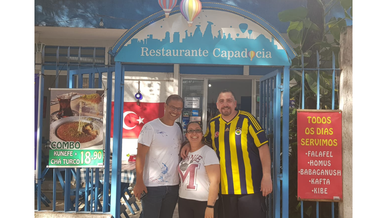 Hayranı olduğumuz Alex de Souza restoranımıza geldi. Fenerbahçe taraftarı olarak ne kadar sevindigimizi anlatamam 😍.