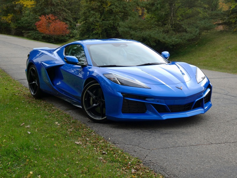 2024 Chevrolet Corvette E-Ray ・  Photo by Ron Sessions