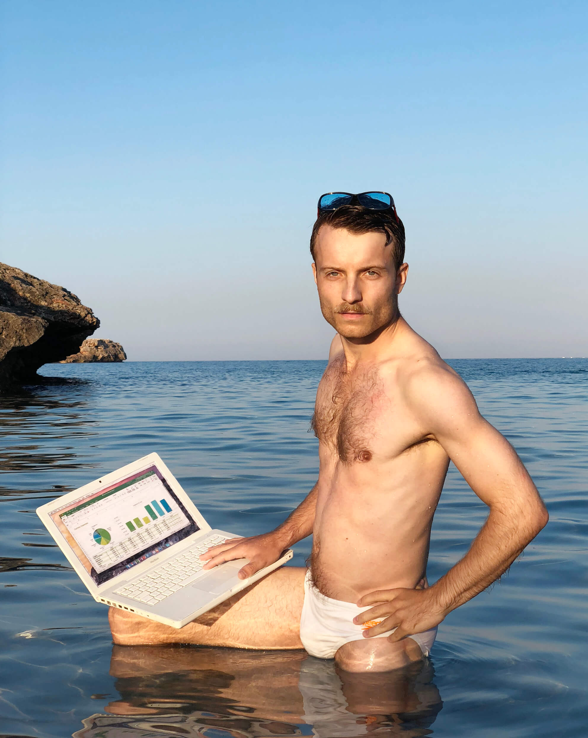 31.8.2018_Andy Kassier_macbook water.jpg