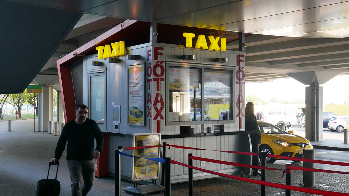 Fotaxi-kiosk-outside.png