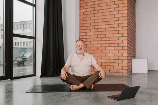 Sukhasana (Easy Pose) Sukhasana (Easy Pose)