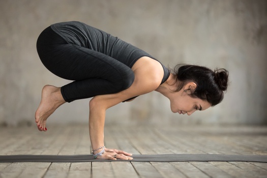  Kakasana (Crow Pose)