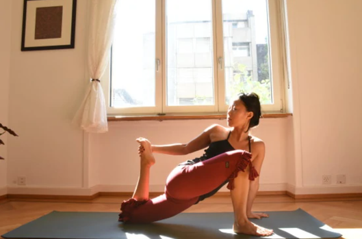 Revolved One Leg King Pigeon Pose Prep Revolved One Leg King Pigeon Pose Prep