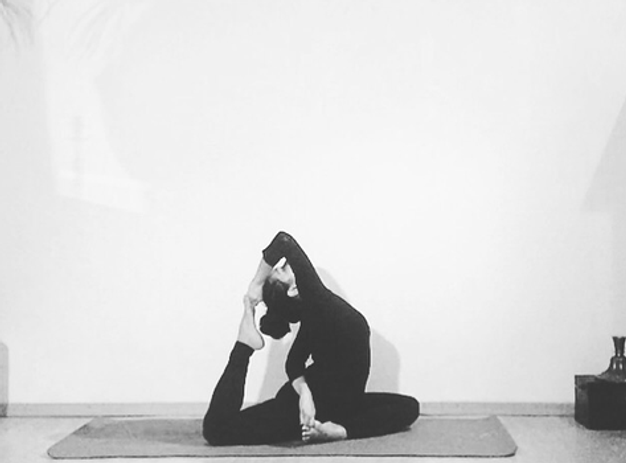 Baddha Parivrtta Eka Pada Rajakapotasana  (Bound Revolved One-Legged King Pigeon Pose)