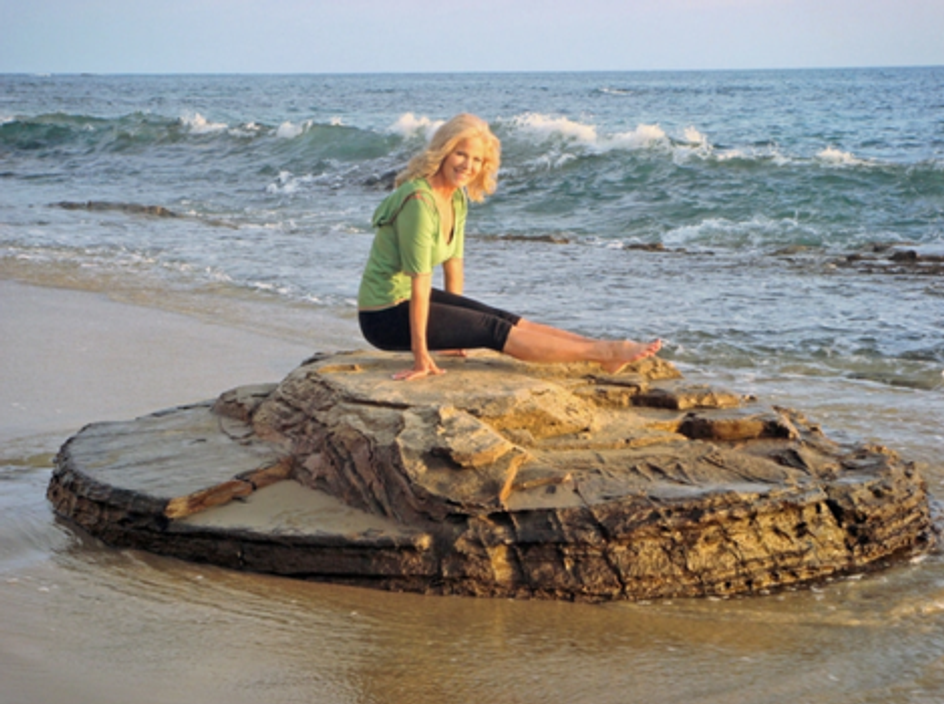 Utpluti Dandasana (Floating Stick Pose)