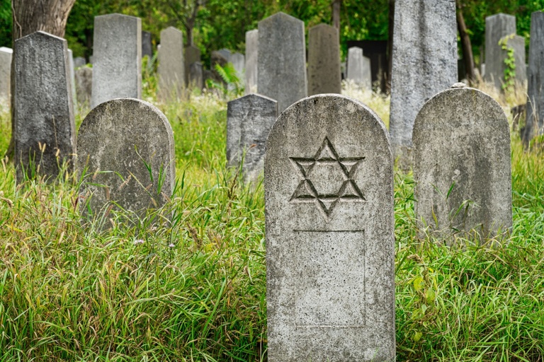 jewish-funeral-traditions-and-etiquette