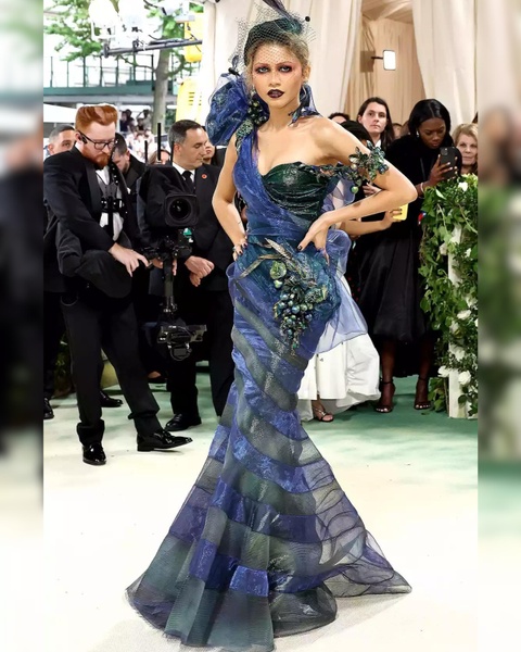 2024 Met Gala How to Style Like Zendaya s Peacock Inspired Ocean Blue Gown Yoit