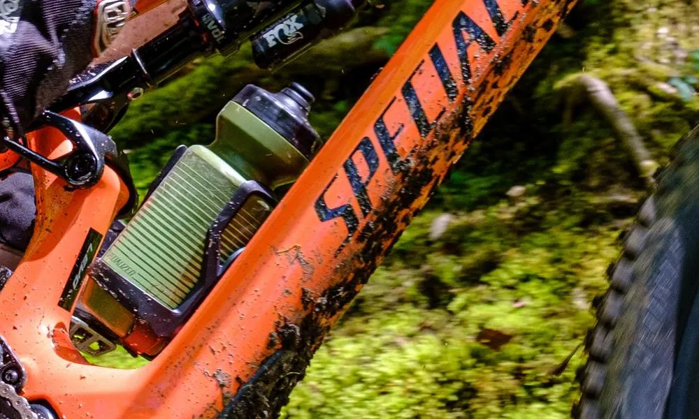 water bottle on a specialized e-mtb detail