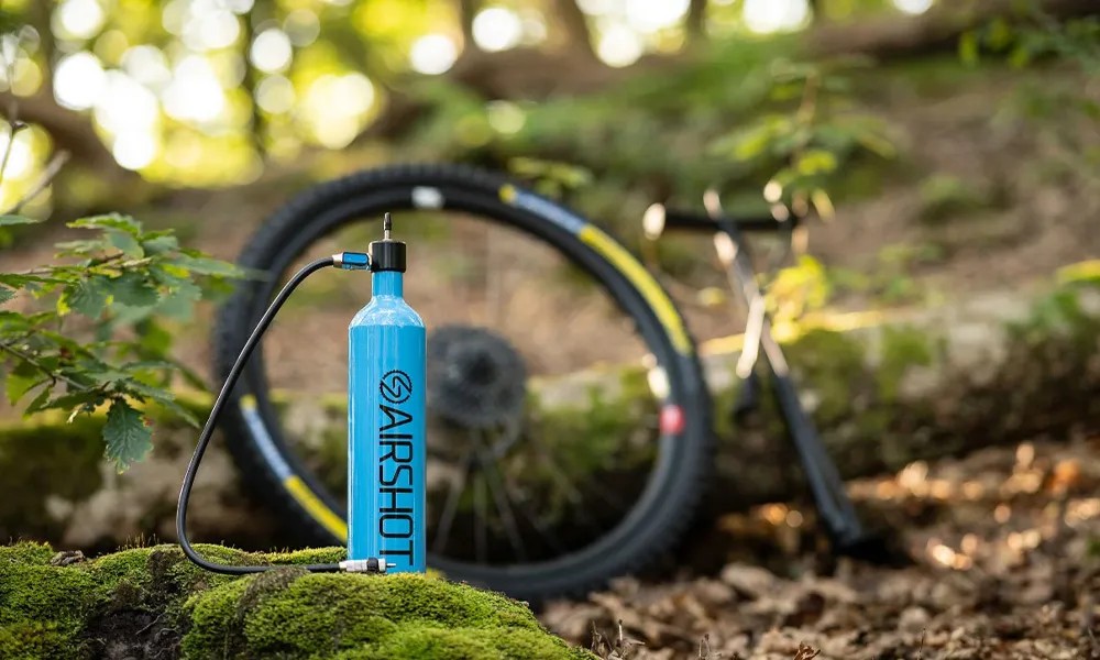 airshot tubeless inflator with pump and tyre in background