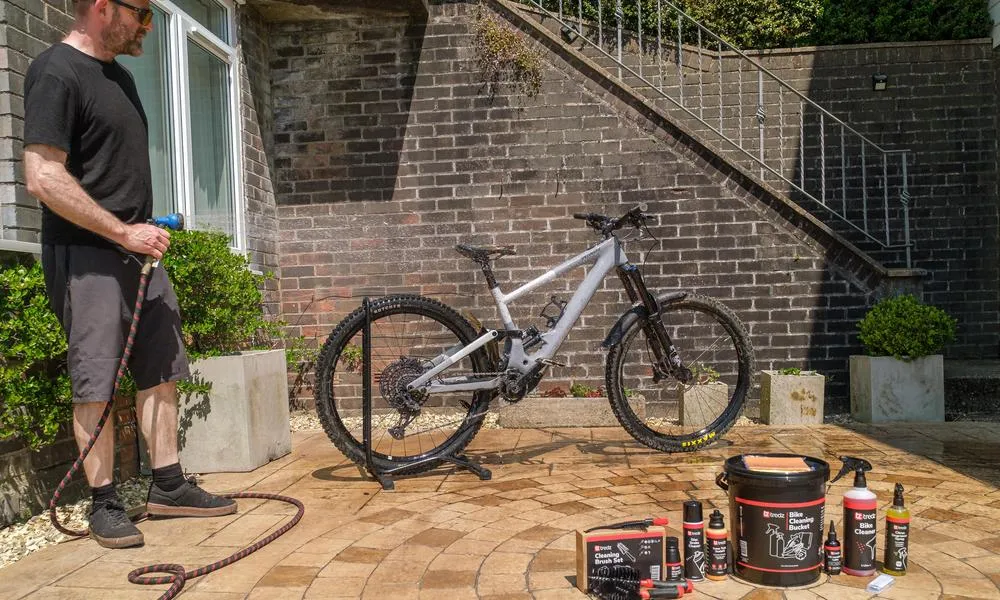 MTB rider cleaning specialized bike with tredz cleaning kit