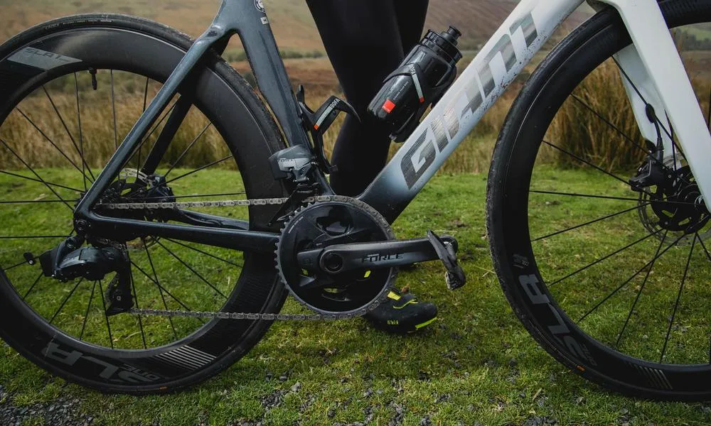 Giant road bike with carbon wheels