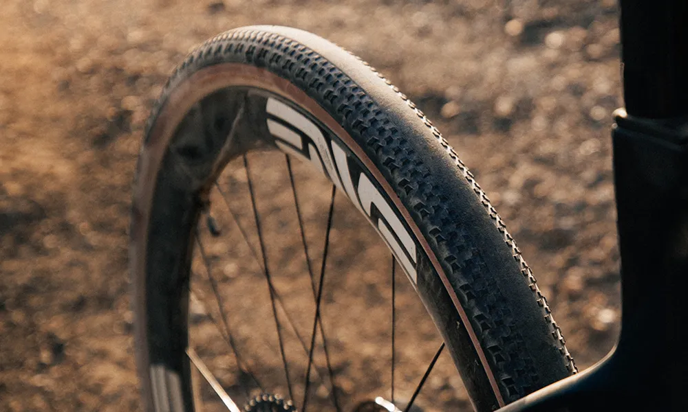 hutchinson gravel tyre on enve wheels