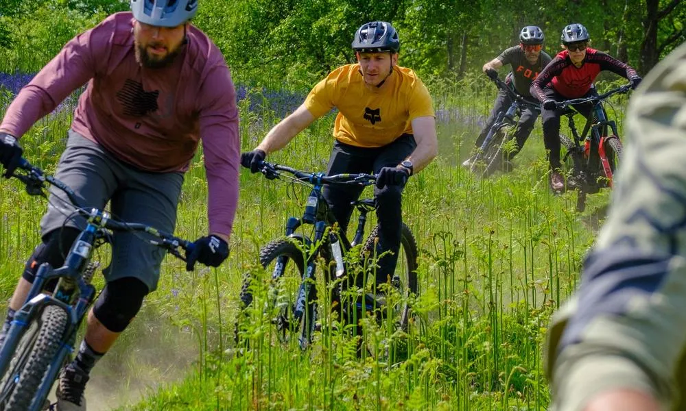 MTB riders descending