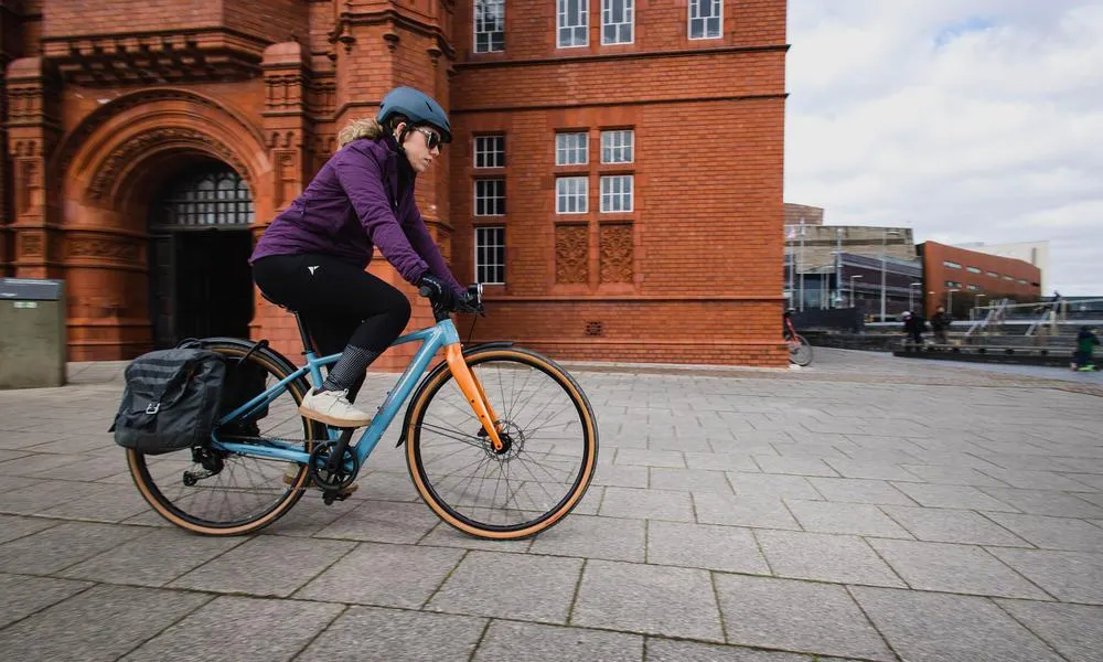 Hybrid bike rider commuting