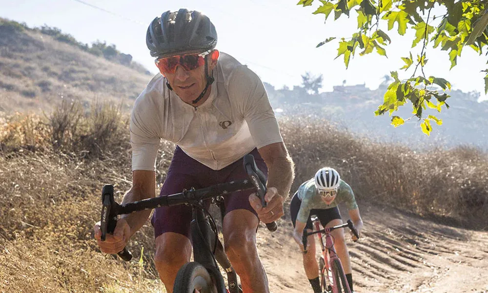 gravel riders in the sun wearing pearl izumi kit