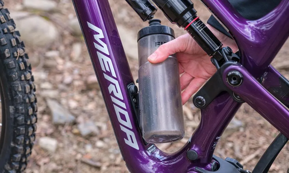 fidlock water bottle and cage on purple merida 