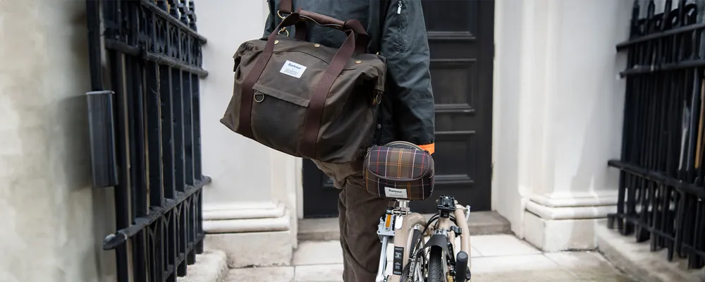 Man carrying a brompton with a wax cotton messenger bag