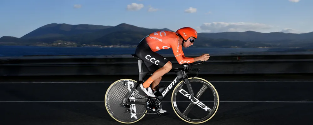 RIding a Giant time trial bike with aero bars adn helmet