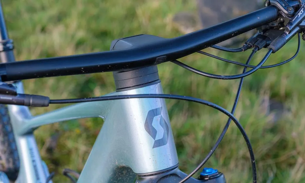 syncros integrated handlebars on scott lumen