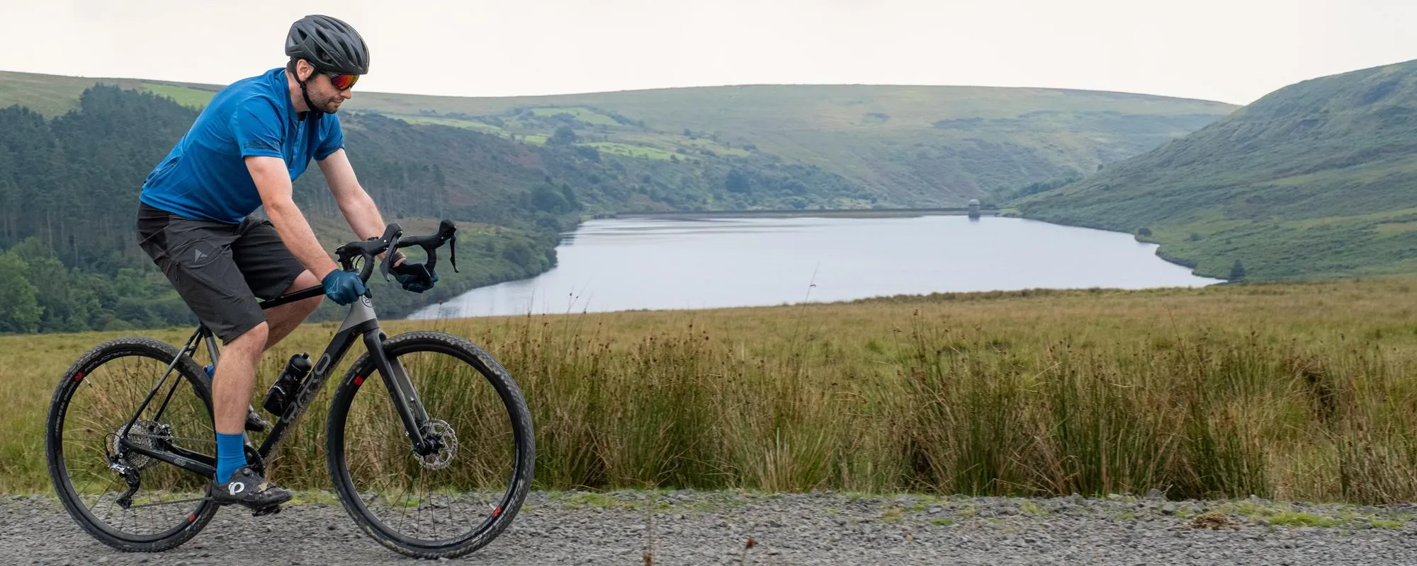 orro terra c gravel bike in front of reservior 