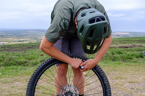 fixing an mtb puncture