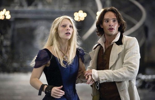 Screengrab from Stardust of Tristian and Yvaine looking surprised