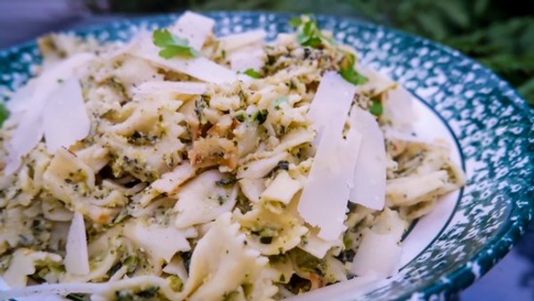 Pasta Bows with Mashed Courgettes, Parmesan and Basil
