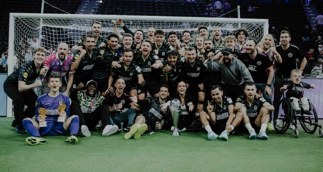 Der FC Onefootball jubelt im SAP Garden über 300.000 Euro Preisgeld – und einen zusätzlichen sechsstelligen Gewinn.(Foto: Julian Meusel, @dermeusel)