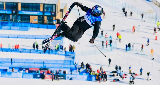 Marken wie Red Bull haben reichweitenstarke Hidden Champions des Wintersports wie Eileen Gu längst auf dem Zettel. (Foto: Buchholz/@fisparkandpipe)