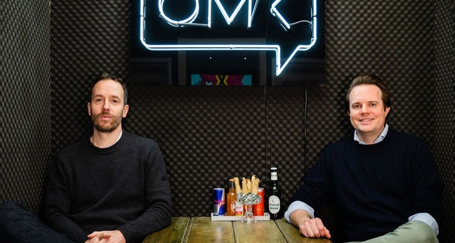 Christian Deilmann (r.) mit Philipp Westermeyer im Hamburger Studio bei der OMR Podcast-Aufnahme