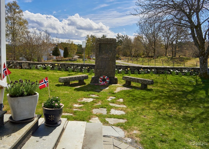 Minnesmerke ved Moster kyrkje