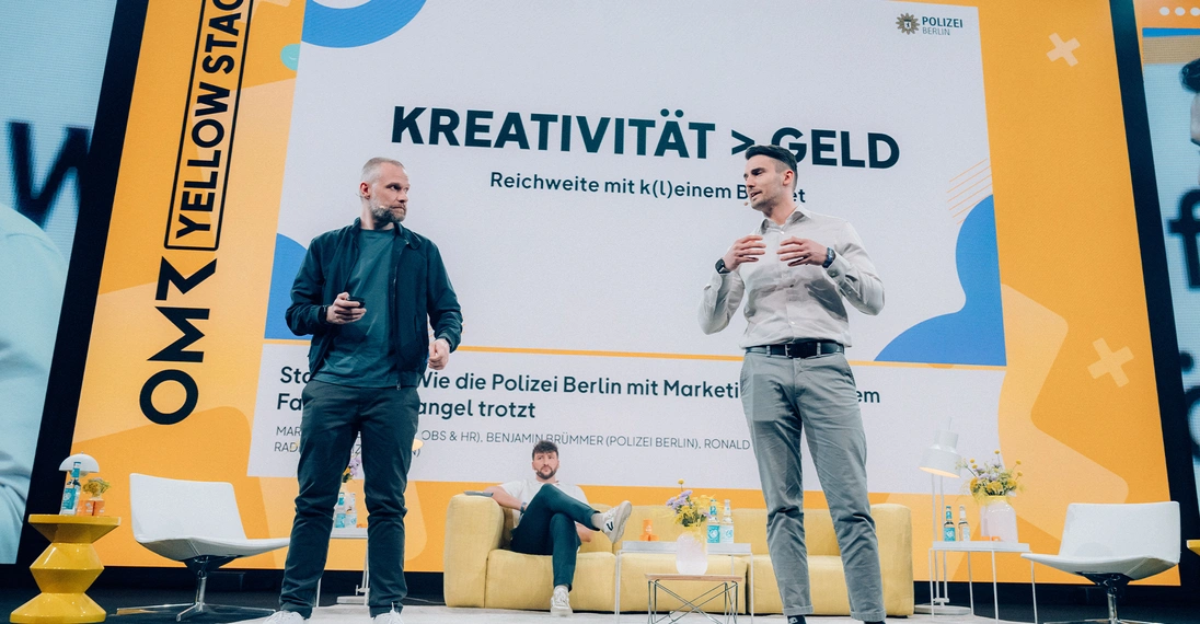 OMR24 Yellow Stage: Keynote von OMR Jobs & HR Redakteur Marvin Behrens und den Polizisten Ronald Radeke und Benjamin Brümmer