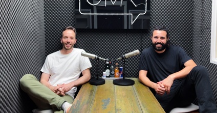 Nach 18 Monaten wieder gemeinsam im OMR Podcast zu hören: OMR-Gründer Philipp Westermeyer (links) und About-You-CEO Tarek Müller. Foto: OMR