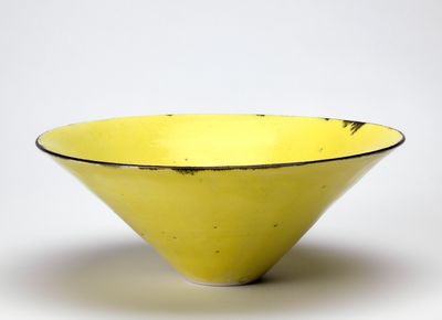 Photograph: Emmanuel Cooper (1938–2012), Porcelain Bowl, 2004. Gift of Nicholas and Judith Goodison through the Art Fund, C.1-2005. 