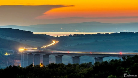 Nyűgös hétvégéken a dugóban ülni az autópályán? Vegyél inkább lakást a Balatonnál!