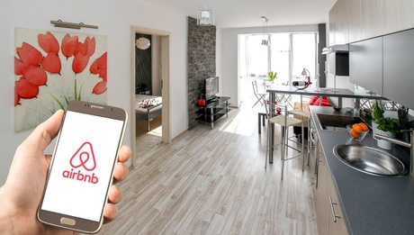 Euróval fizetnek, pörgetik a gazdaságot: de mi a baj az Airbnb-vel?