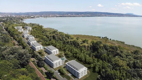 Mutatjuk a Balaton leginkább kísértésbe hozó lakóparkjait